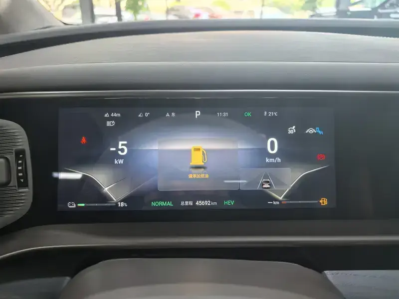 2022 Denza D9 с пробегом 45 000 км