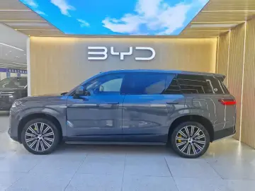 2025 Denza N9 с пробегом 8 200 км