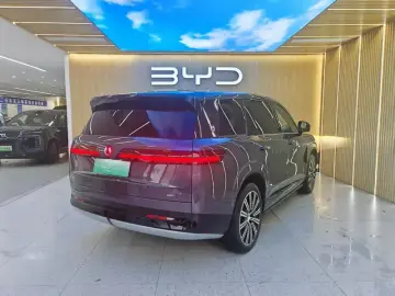 2025 Denza N9 с пробегом 8 200 км