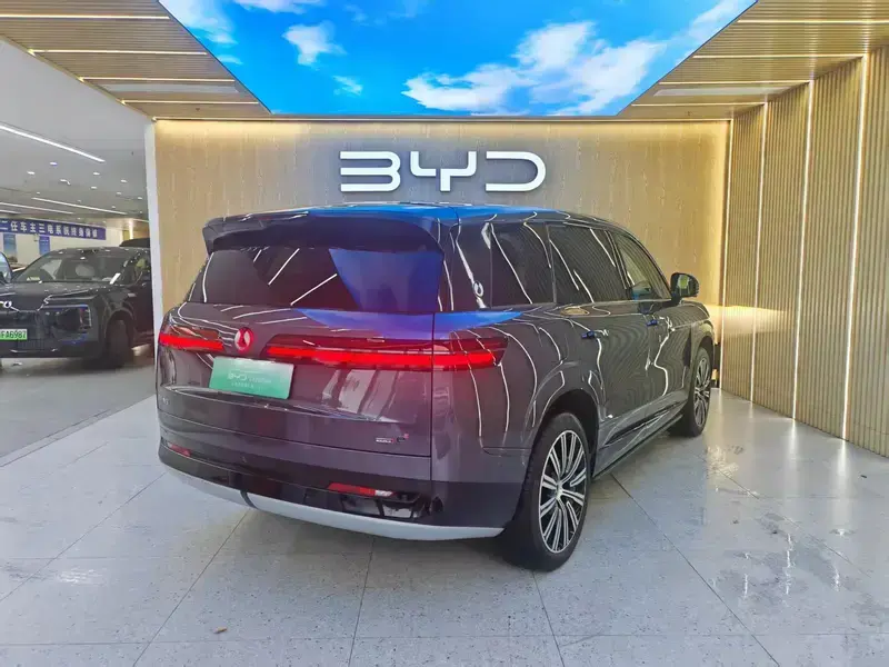 2025 Denza N9 с пробегом 8 200 км