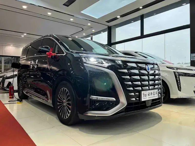 2022 Denza D9 с пробегом 43 000 км