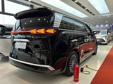 2022 Denza D9 с пробегом 43 000 км