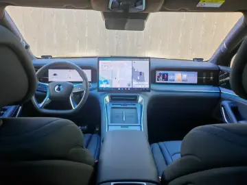 2025 Denza N9 с пробегом 8 200 км