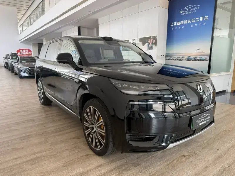 2025 Denza N9 с пробегом 12 000 км