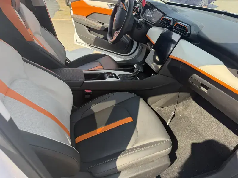 2023 Dongfeng Aeolus Yixuan с пробегом 40 000 км