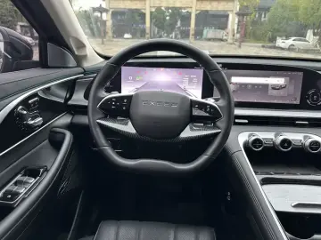 2025 Exeed TXL с пробегом 16 000 км