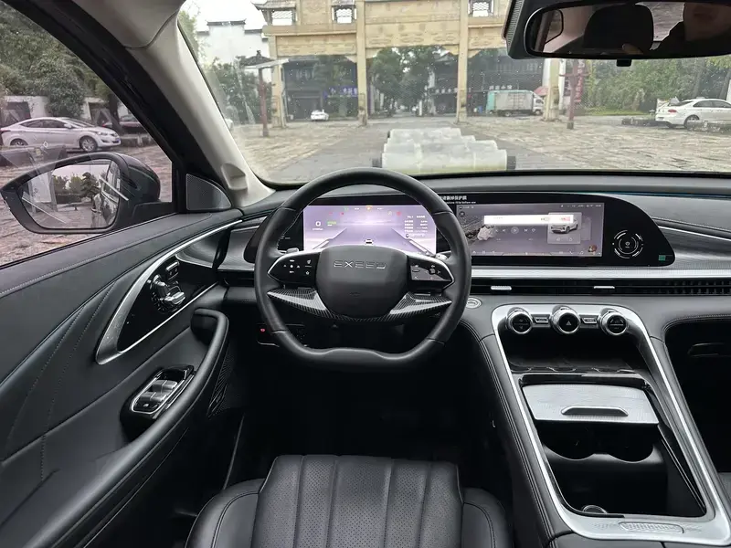 2025 Exeed TXL с пробегом 16 000 км