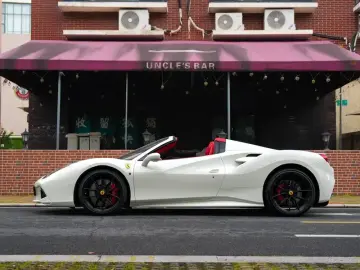 2015 Ferrari 488 с пробегом 17 000 км