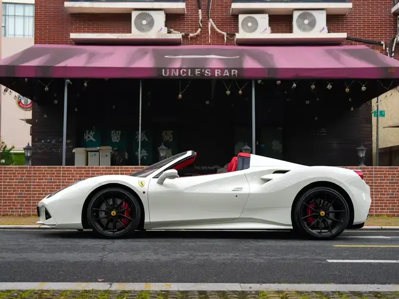 2015 Ferrari 488 с пробегом 17 000 км