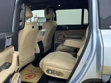 2026 BYD FangChengBao Leopard 8 с пробегом 300 км