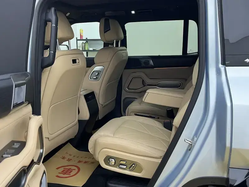 2026 BYD FangChengBao Leopard 8 с пробегом 300 км