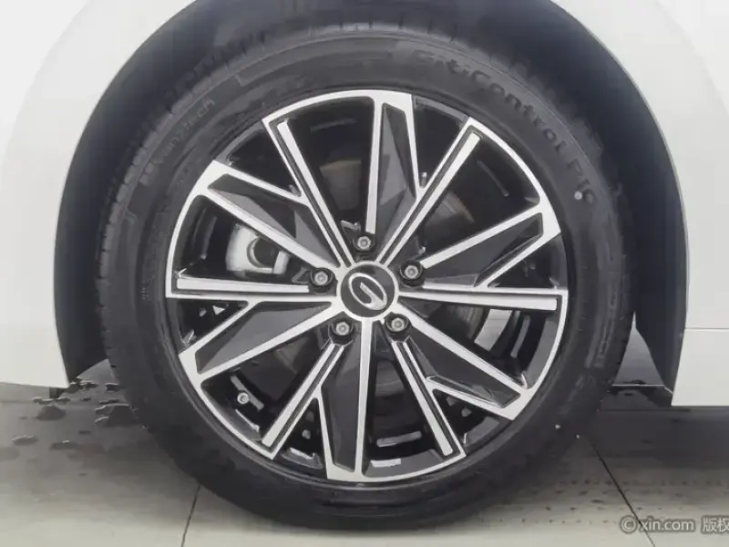 2024 GAC Trumpchi E8 с пробегом 6 100 км
