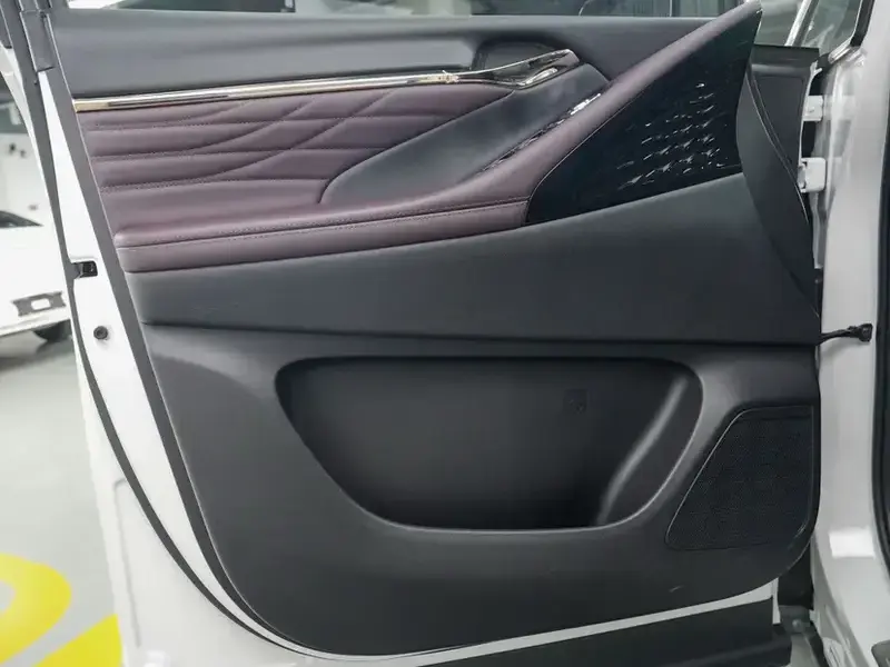 2024 GAC Trumpchi M8 с пробегом 10 500 км