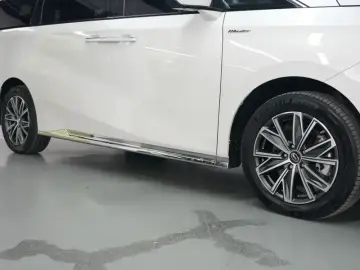 2024 GAC Trumpchi M8 с пробегом 10 500 км