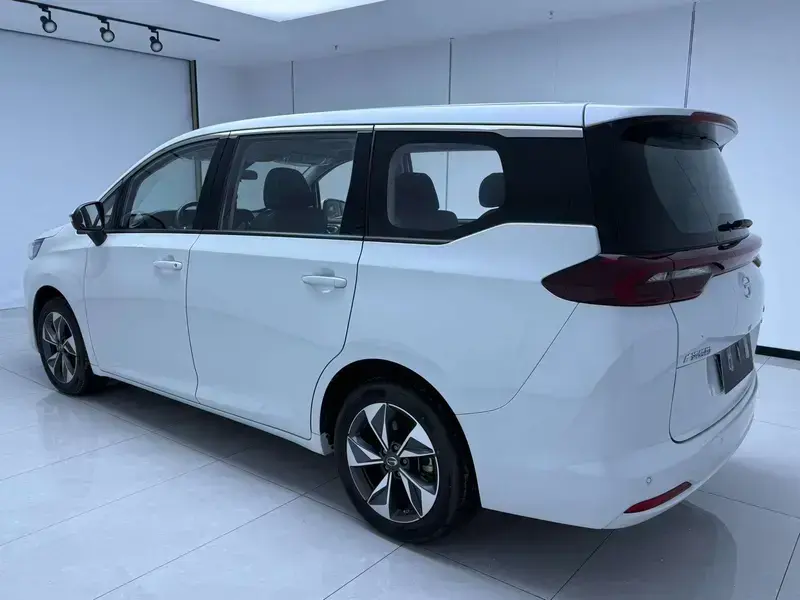 2021 GAC Trumpchi M6 с пробегом 700 км