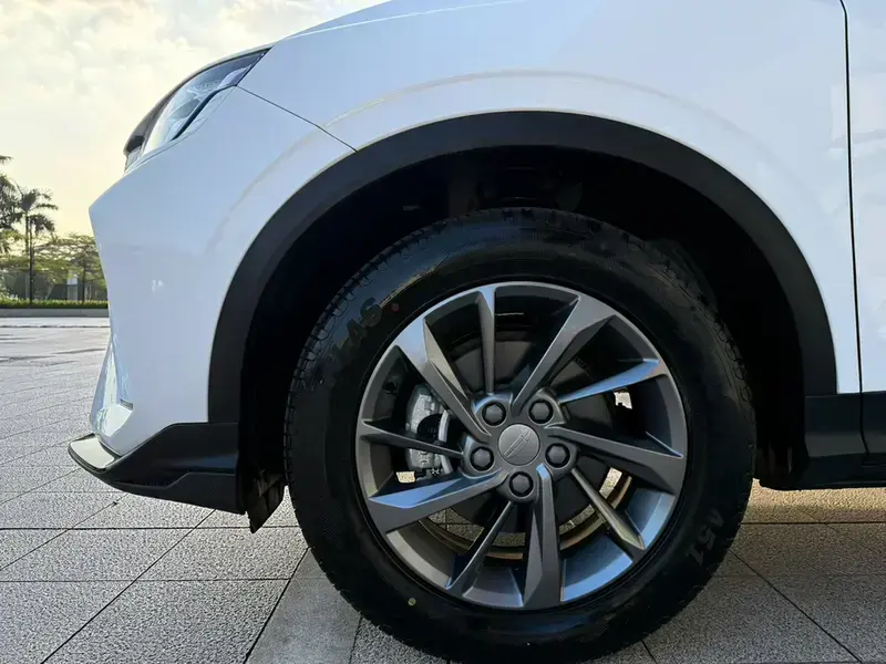 2025 Geely Binyue с пробегом 4 000 км