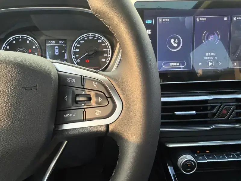 2025 Geely Binyue с пробегом 4 000 км