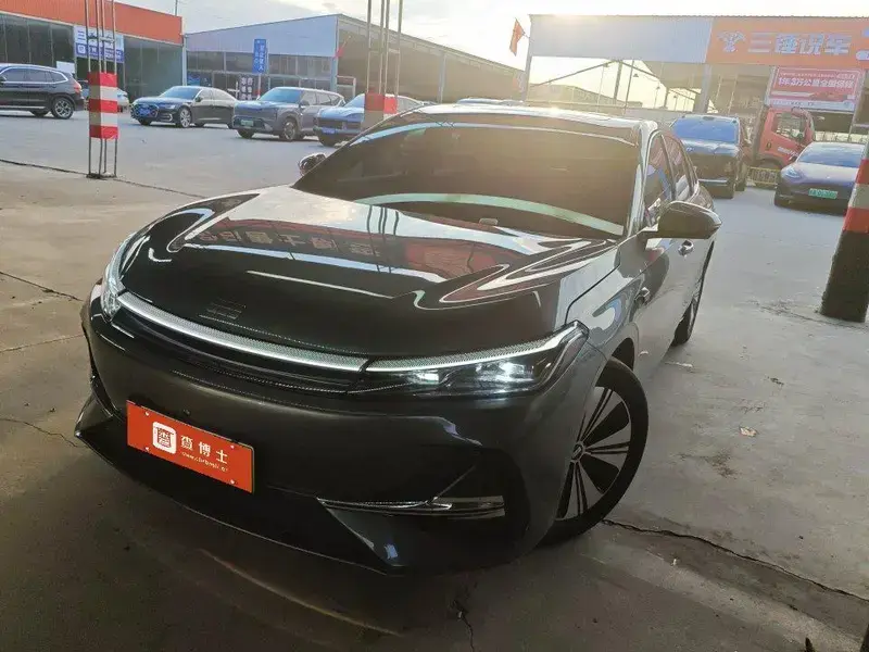 2025 Geely Galaxy A7 с пробегом 53 000 км