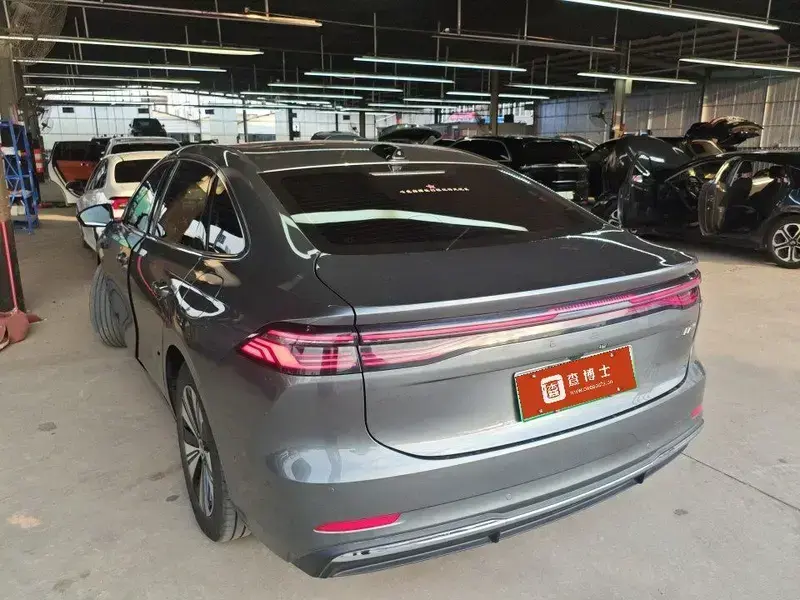 2025 Geely Galaxy A7 с пробегом 53 000 км