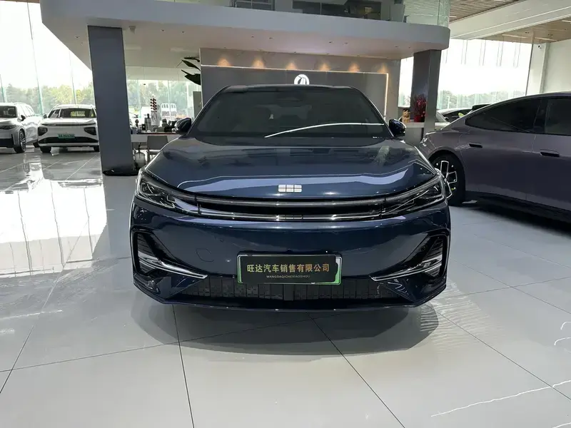 2025 Geely Galaxy A7 с пробегом 9 900 км