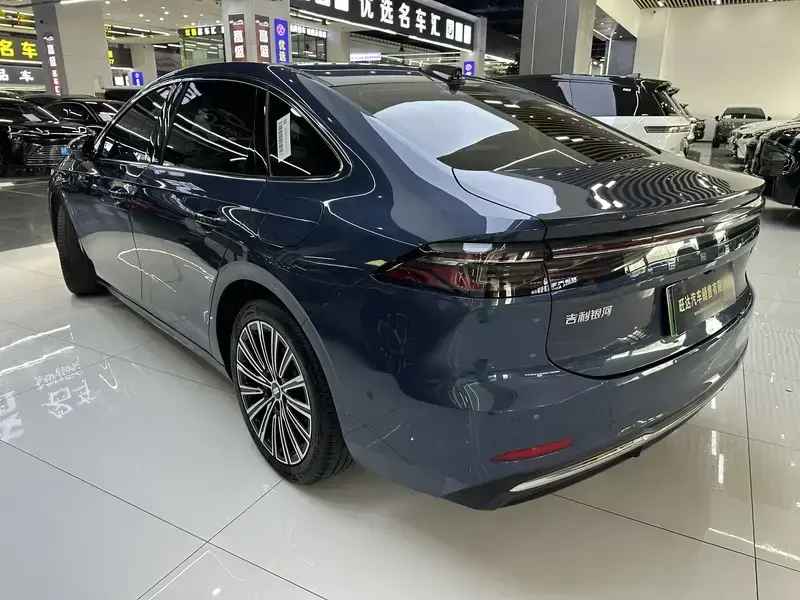 2025 Geely Galaxy A7 с пробегом 9 900 км