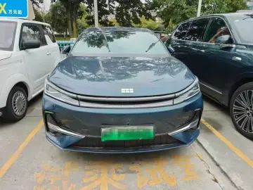 2025 Geely Galaxy A7 с пробегом 12 000 км