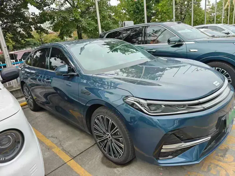 2025 Geely Galaxy A7 с пробегом 12 000 км