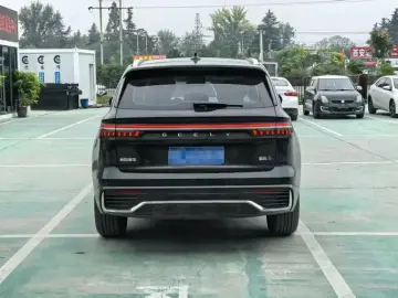 2025 Geely Monjaro с пробегом 23 000 км