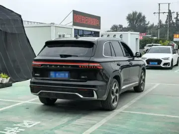 2025 Geely Monjaro с пробегом 23 000 км