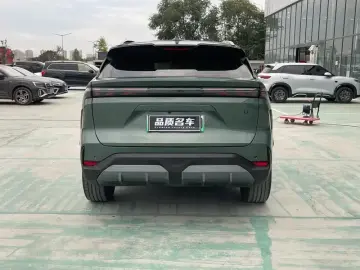 2024 Geely Galaxy L7 с пробегом 54 000 км