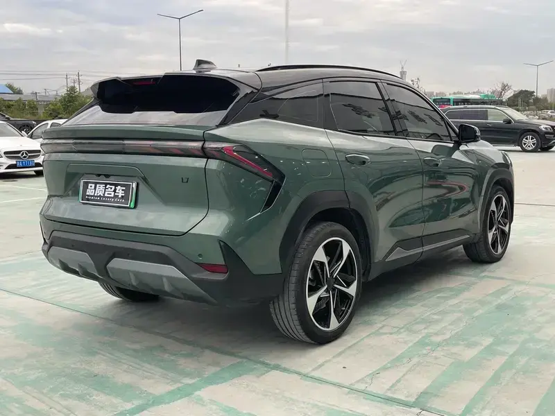 2024 Geely Galaxy L7 с пробегом 54 000 км