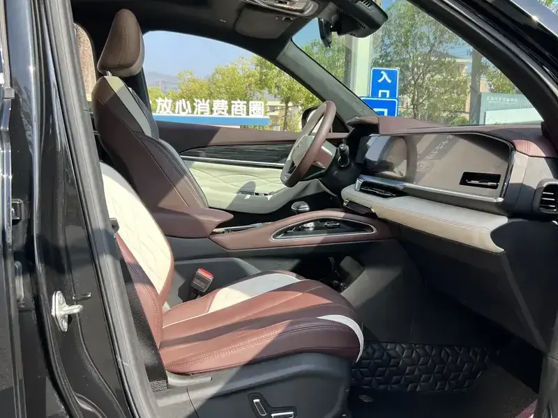 2024 Geely Monjaro с пробегом 31 000 км