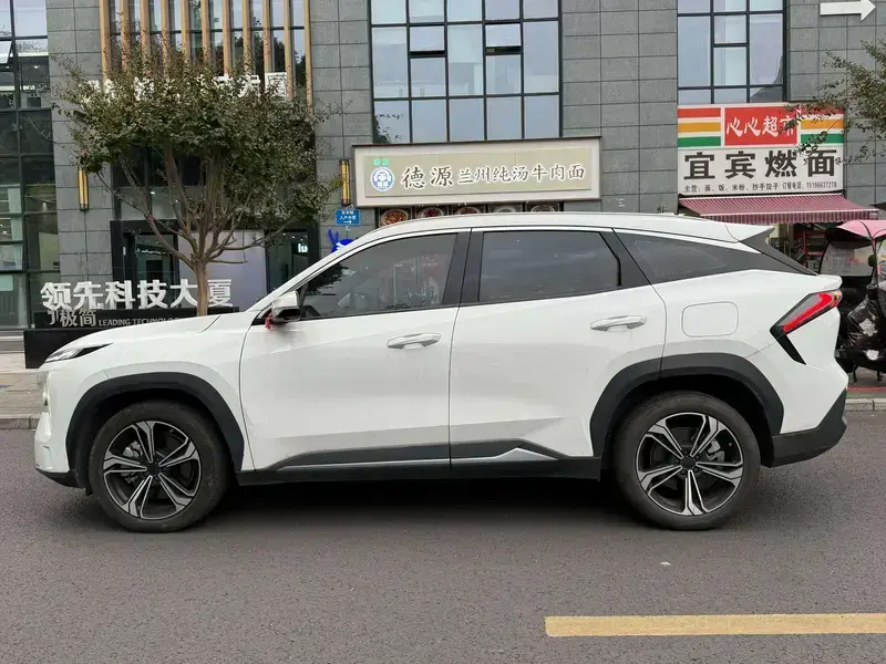 2023 Geely Galaxy L7 с пробегом 47 000 км