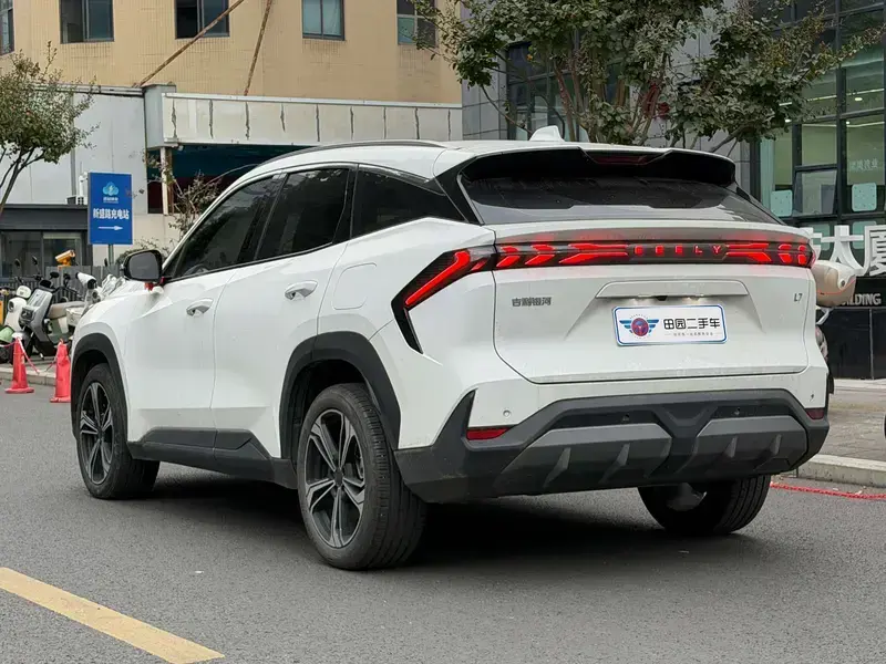 2023 Geely Galaxy L7 с пробегом 47 000 км