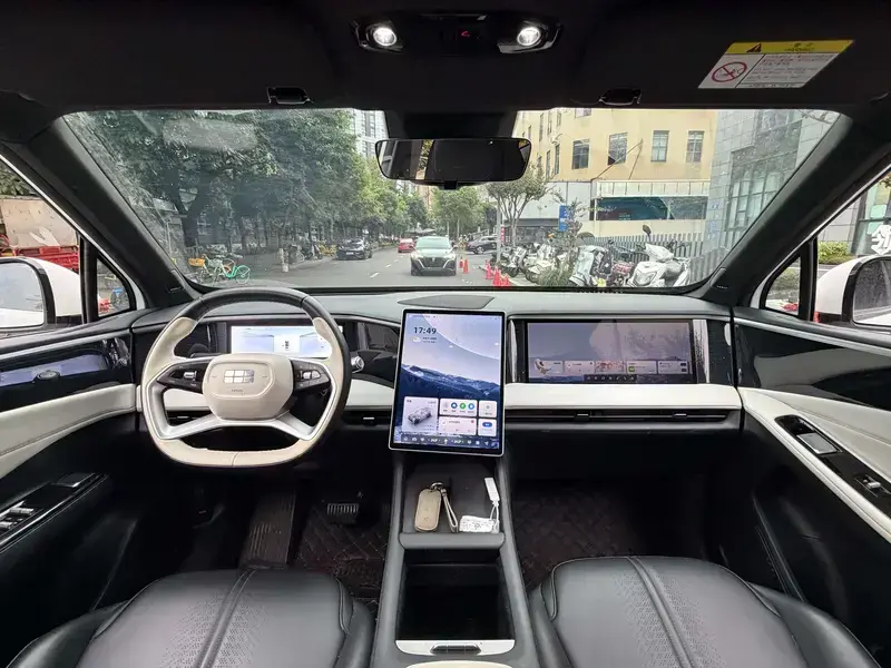 2023 Geely Galaxy L7 с пробегом 47 000 км