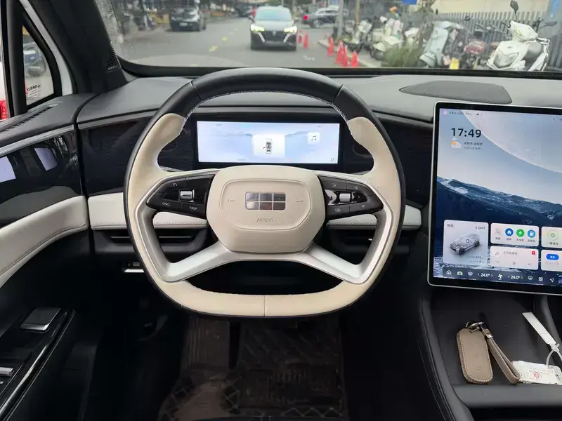 2023 Geely Galaxy L7 с пробегом 47 000 км