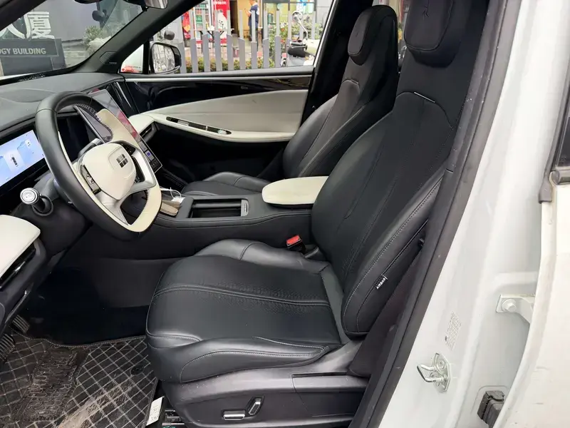 2023 Geely Galaxy L7 с пробегом 47 000 км