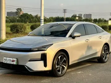 2025 Geely Galaxy L6 с пробегом 32 700 км