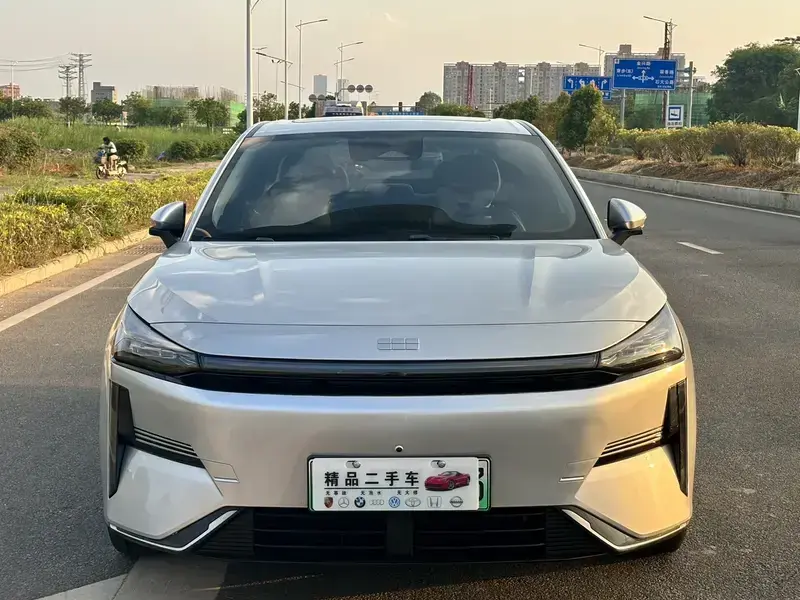 2025 Geely Galaxy L6 с пробегом 32 700 км