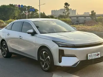 2025 Geely Galaxy L6 с пробегом 32 700 км