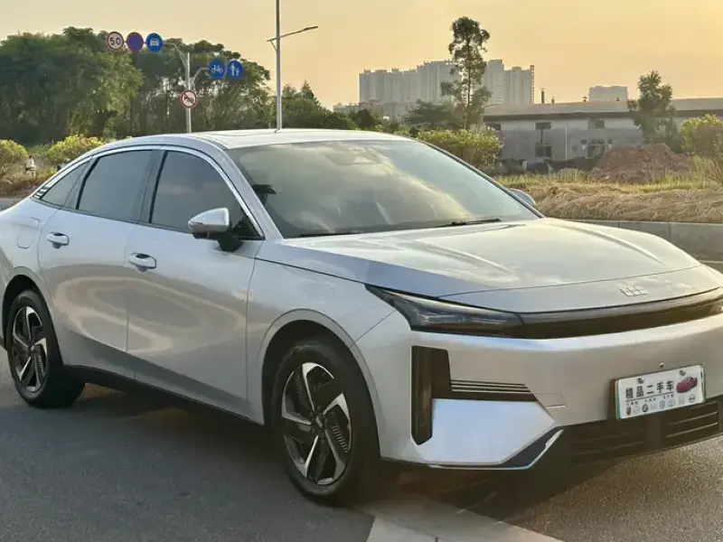 2025 Geely Galaxy L6 с пробегом 32 700 км