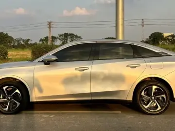 2025 Geely Galaxy L6 с пробегом 32 700 км