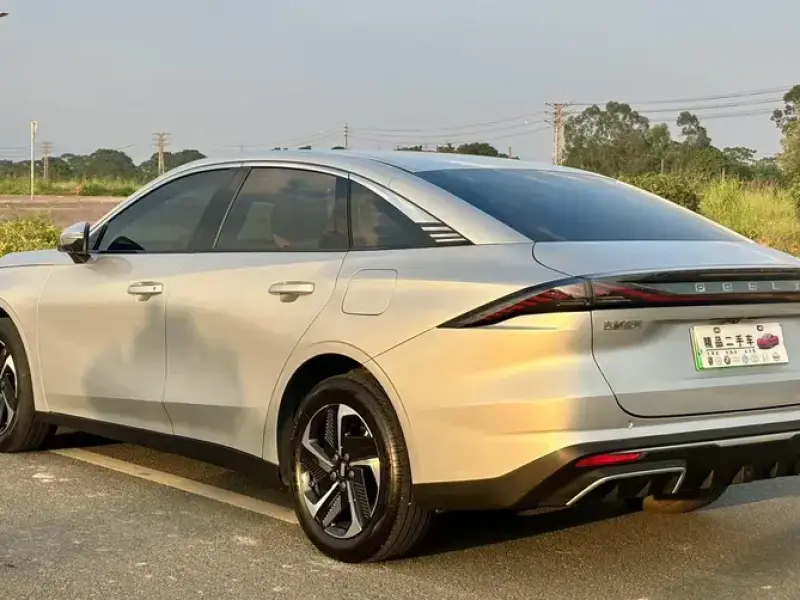 2025 Geely Galaxy L6 с пробегом 32 700 км