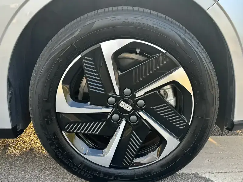 2025 Geely Galaxy L6 с пробегом 32 700 км