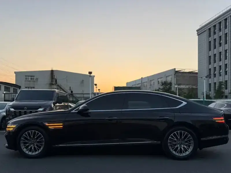2023 Genesis G80 с пробегом 70 000 км