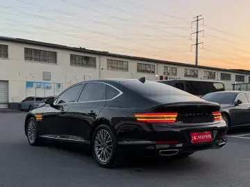2023 Genesis G80 с пробегом 70 000 км