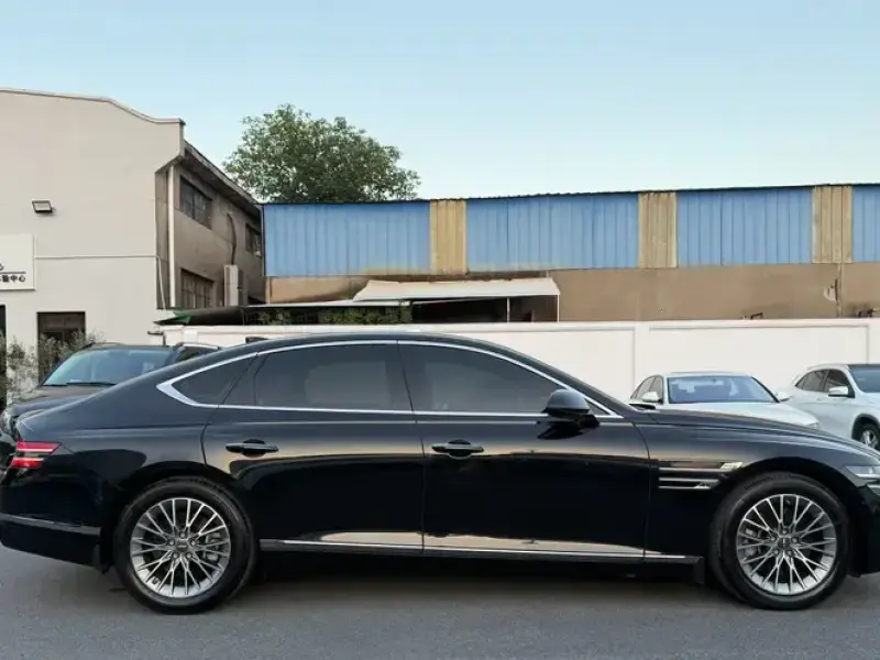 2023 Genesis G80 с пробегом 70 000 км