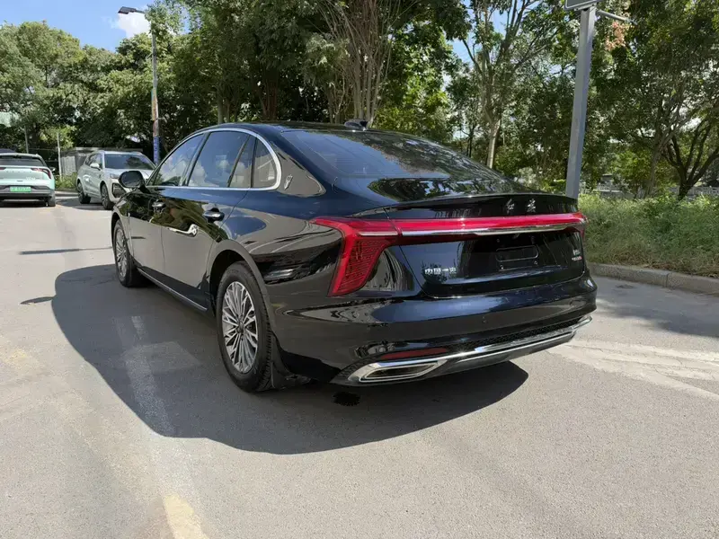 2023 Hongqi H5 с пробегом 39 000 км