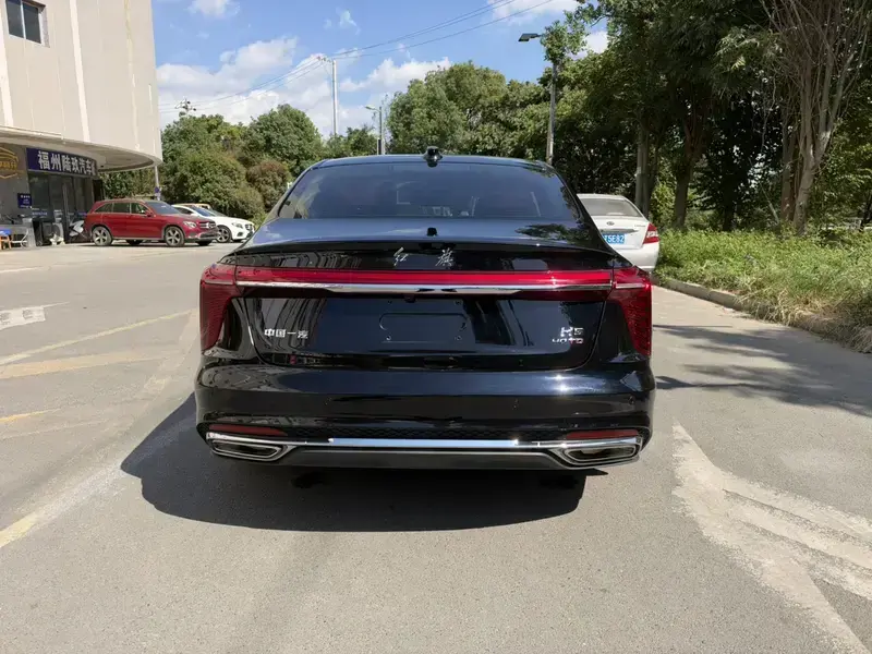 2023 Hongqi H5 с пробегом 39 000 км
