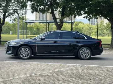 2023 Hongqi H5 с пробегом 33 000 км